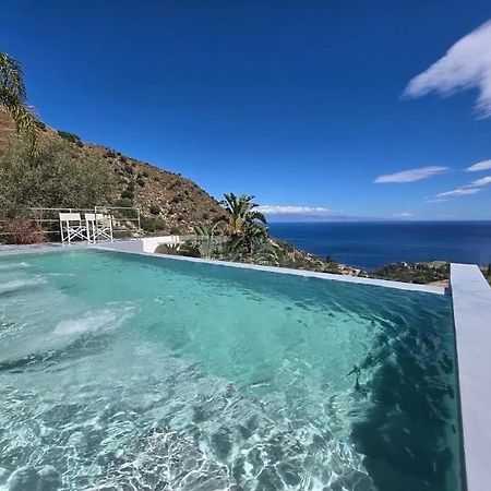 Suite Apartments Branco - Infinity Pool & Sea View - 5 Minuti Dal Centro Таормина Екстериор снимка